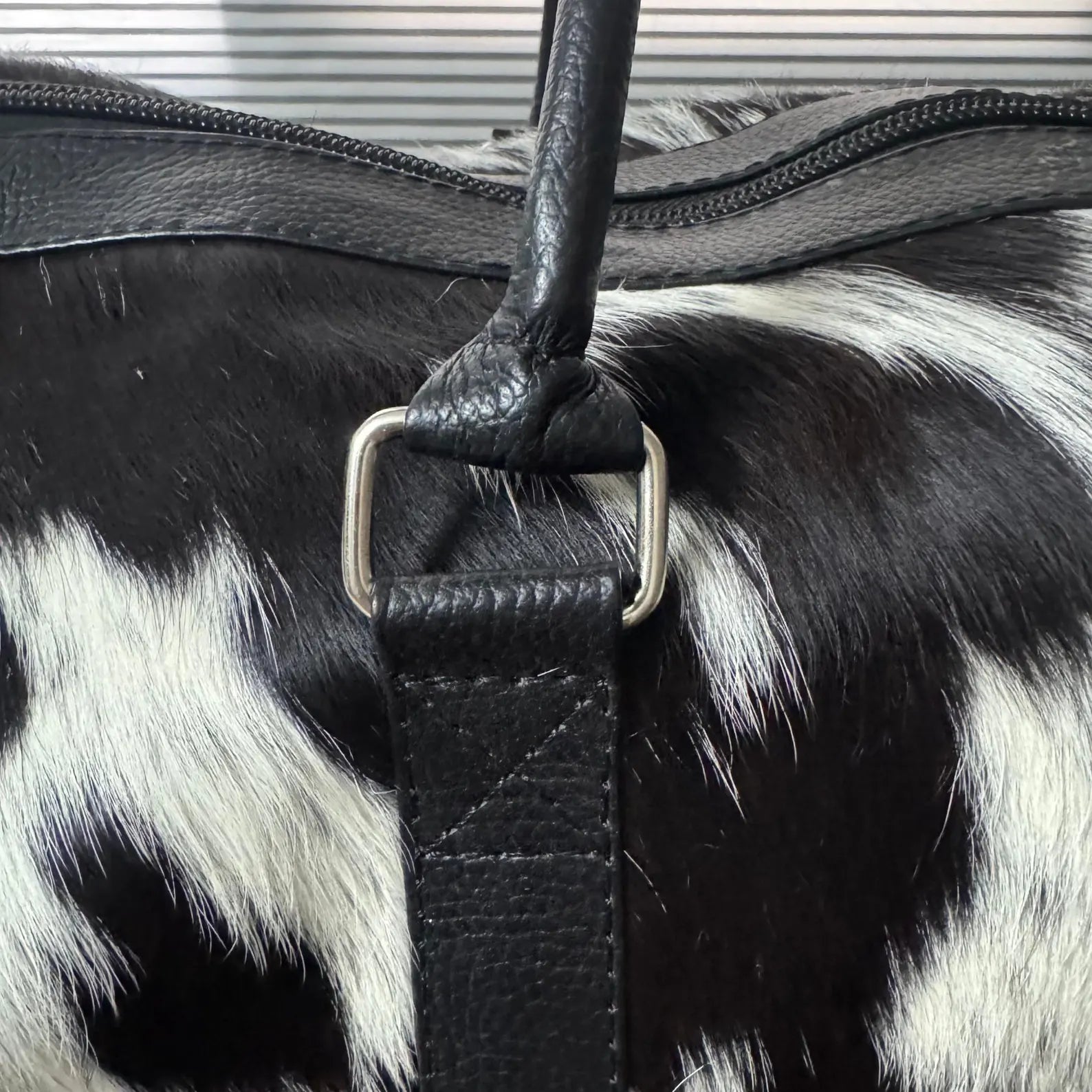 Custom Hair-On Cowhide Leather Duffel Bag for Travel Use